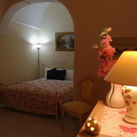 L 'Alcova Holidays Home Centro Storico Ceglie Messapica Exterior foto