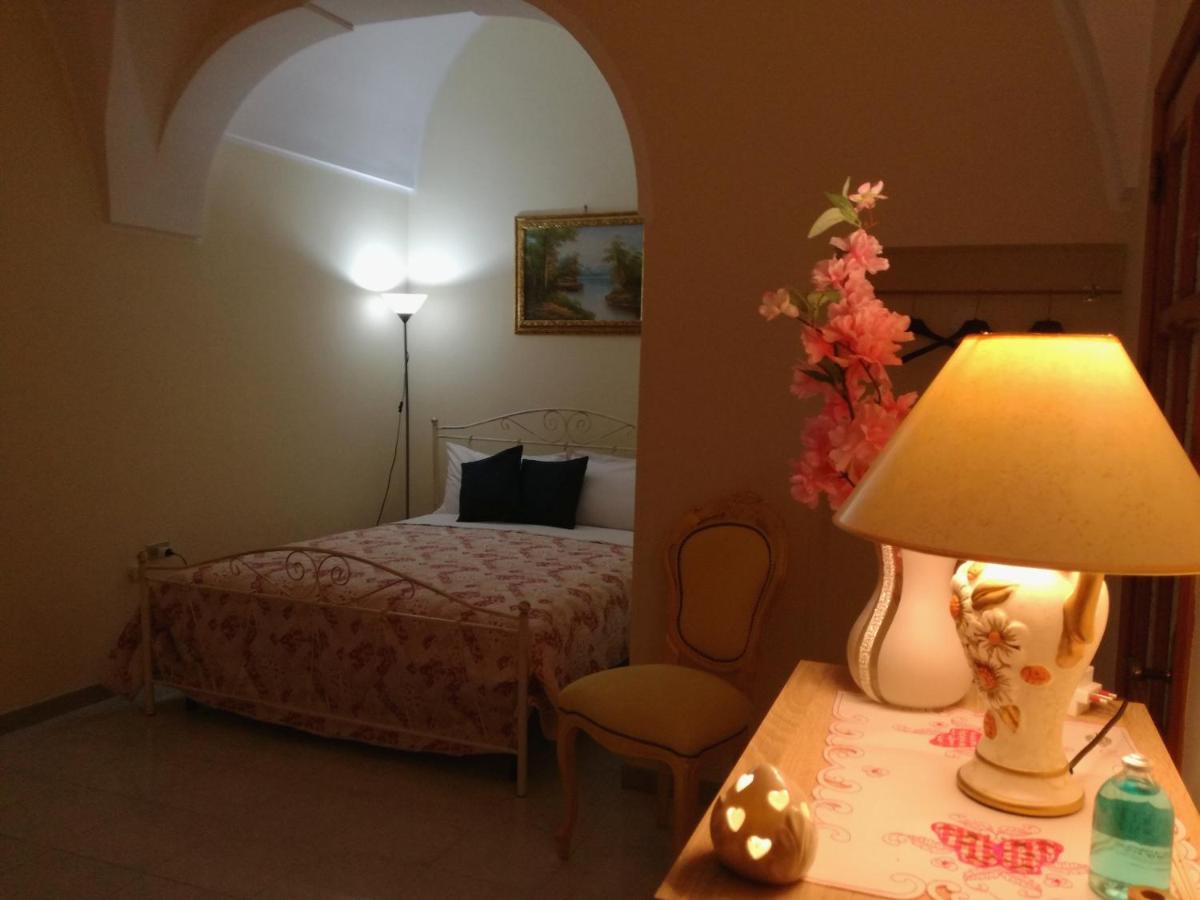 L 'Alcova Holidays Home Centro Storico Ceglie Messapica Exterior foto